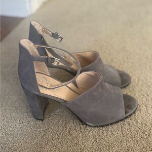 Vince Camuto  Jilley Graystone Oil Nubuck Platform Heel Sandal Gray Size 9